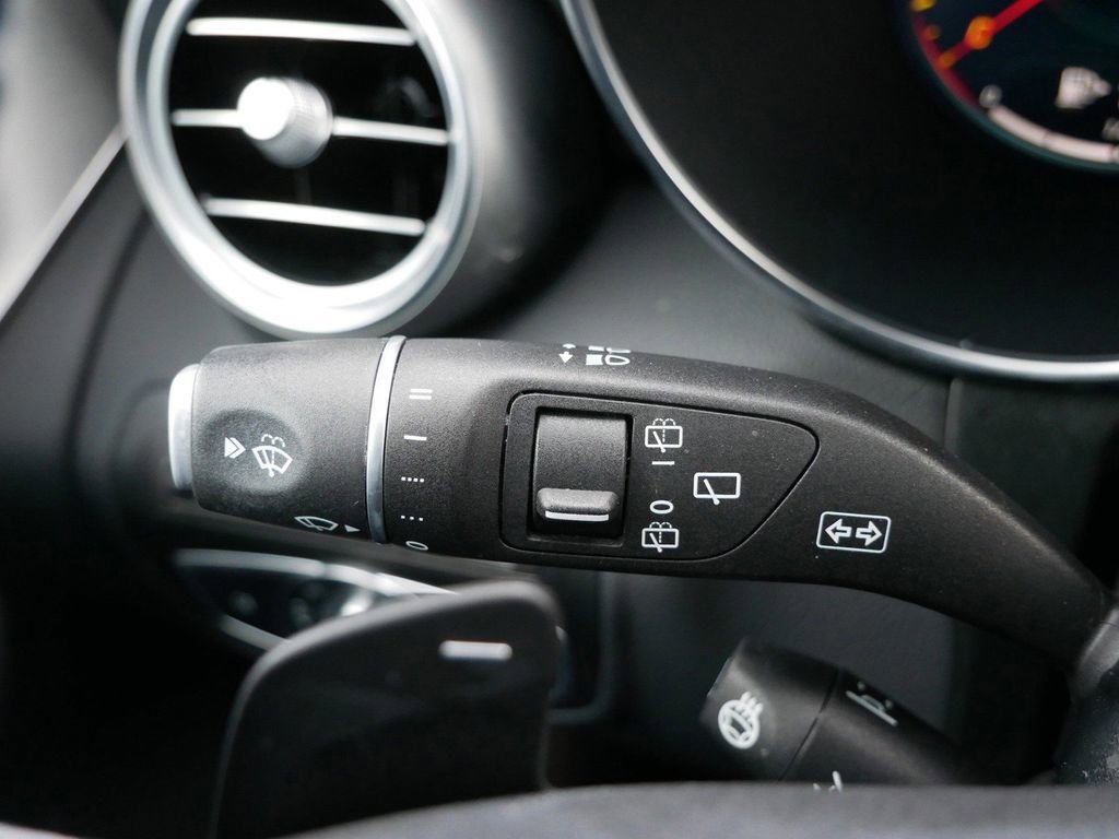 Used 2021 Mercedes-Benz GLC 300 4MATIC image 27