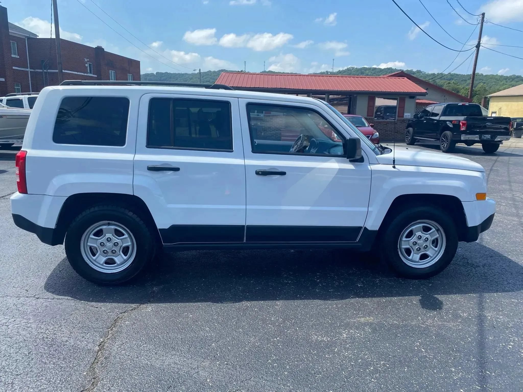 Used 2014 Jeep Patriot Sport FWD image 4
