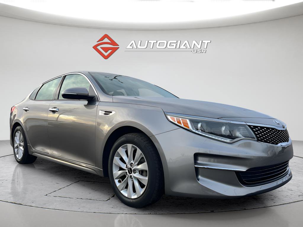Used 2017 Kia Optima EX image 10
