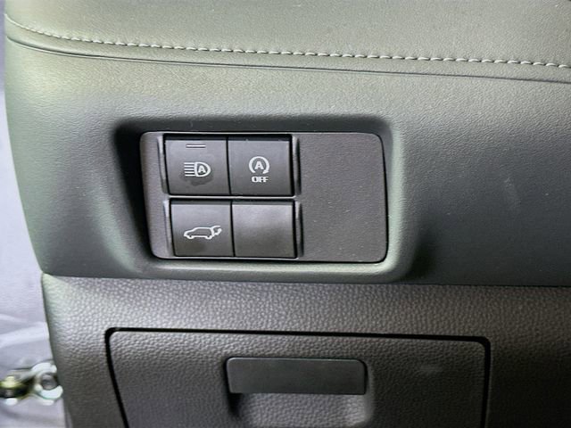 Used 2025 Toyota Highlander XLE image 11