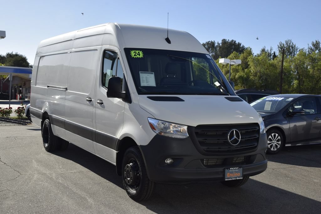Used 2024 Mercedes-Benz Sprinter 3500 w/ Acoustic Package image 8