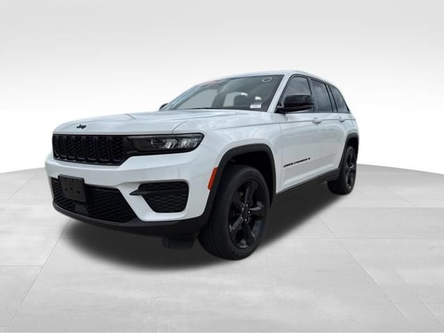 Used 2023 Jeep Grand Cherokee Altitude AWD/4WD image 4