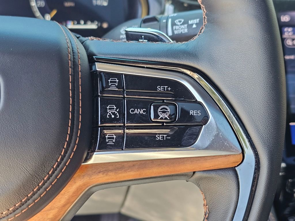 Used 2025 Jeep Grand Cherokee L Summit AWD/4WD image 29
