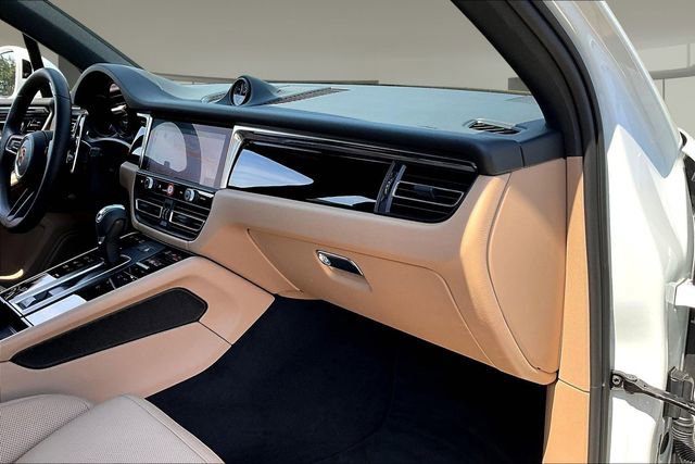 Used 2026 Porsche Macan image 25