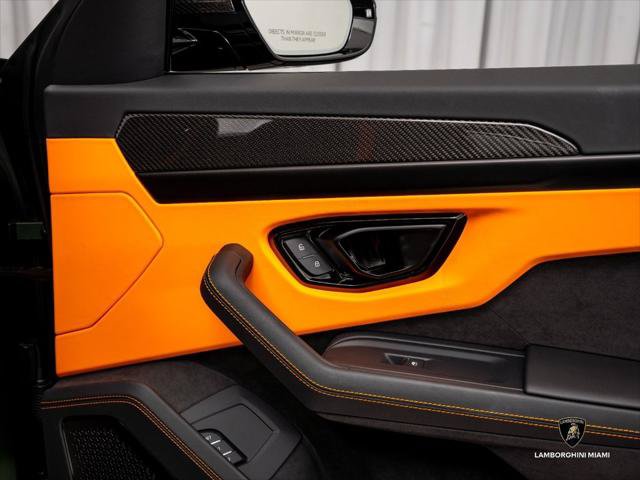 Used 2026 Lamborghini Urus SE AWD/4WD image 42