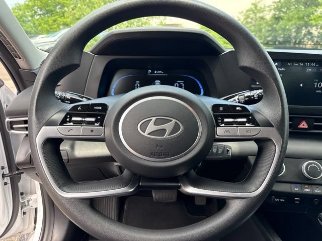 Used 2025 Hyundai Elantra SE FWD image 7