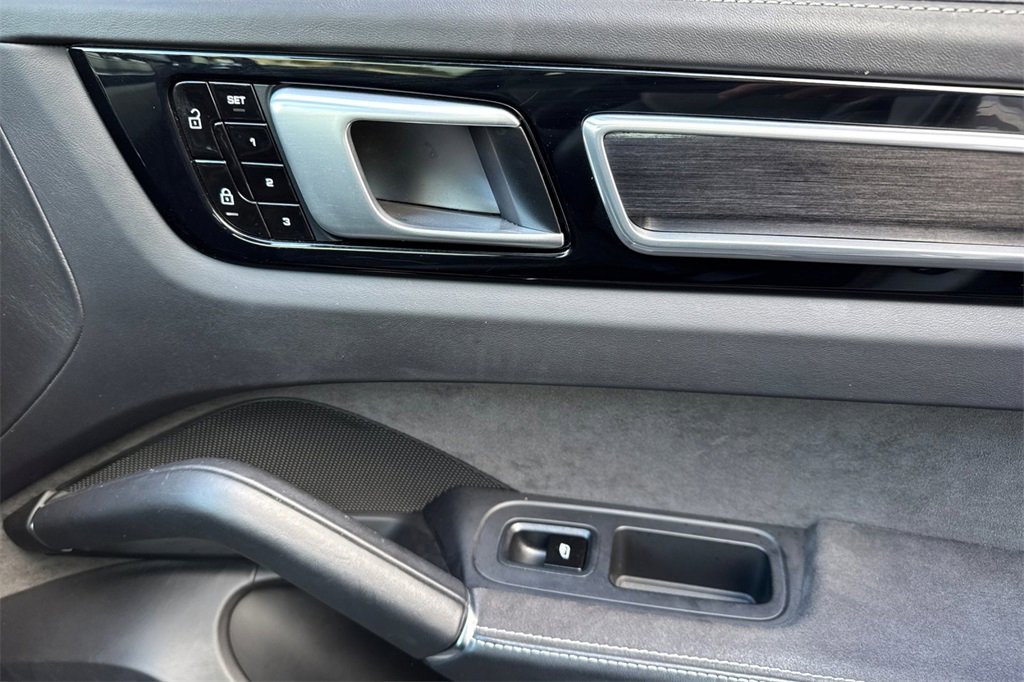 Used 2021 Porsche Cayenne GTS image 22