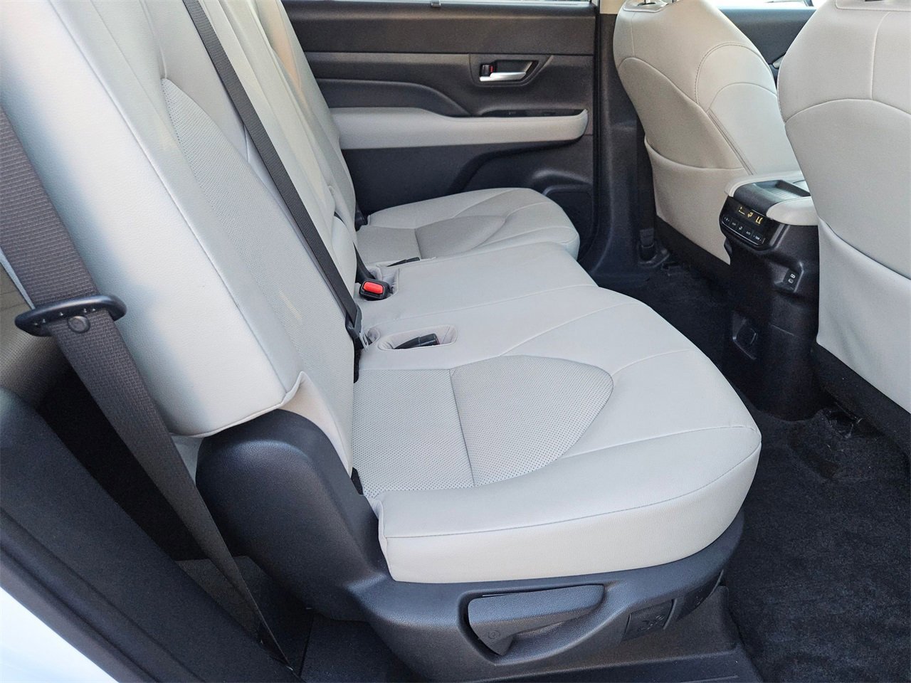 Used 2024 Toyota Grand Highlander XLE image 23