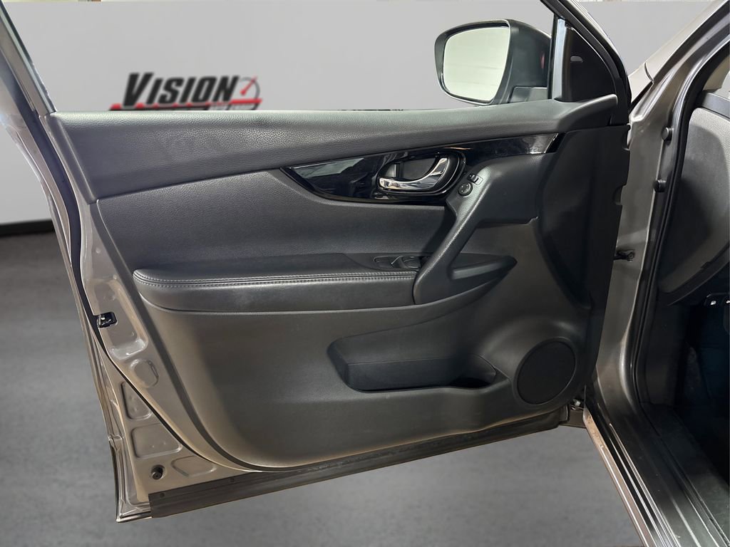 Used 2020 Nissan Rogue Sport SV image 22