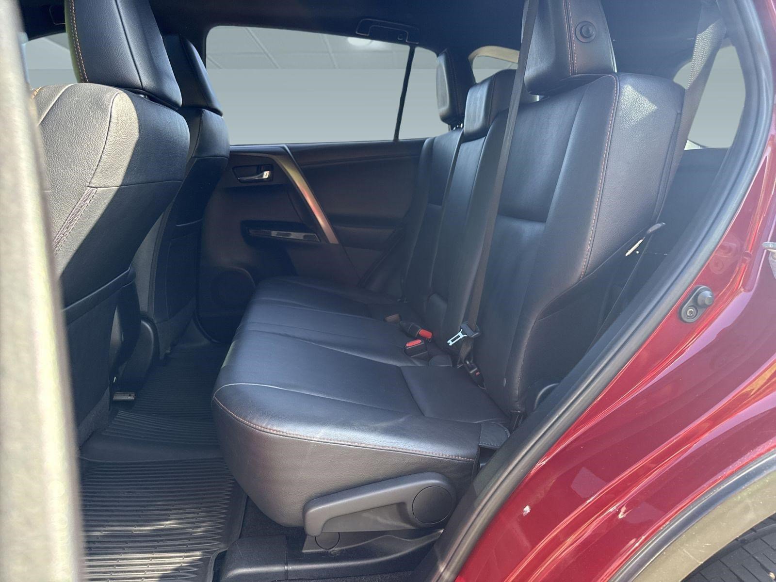 Used 2018 Toyota RAV4 SE w/ Power Extra Value Package image 18