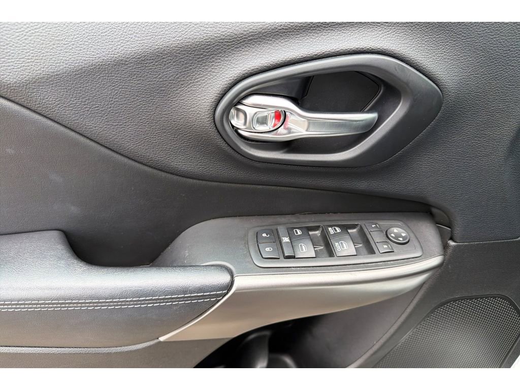 Used 2019 Jeep Cherokee Latitude Plus w/ Cold Weather Group image 13