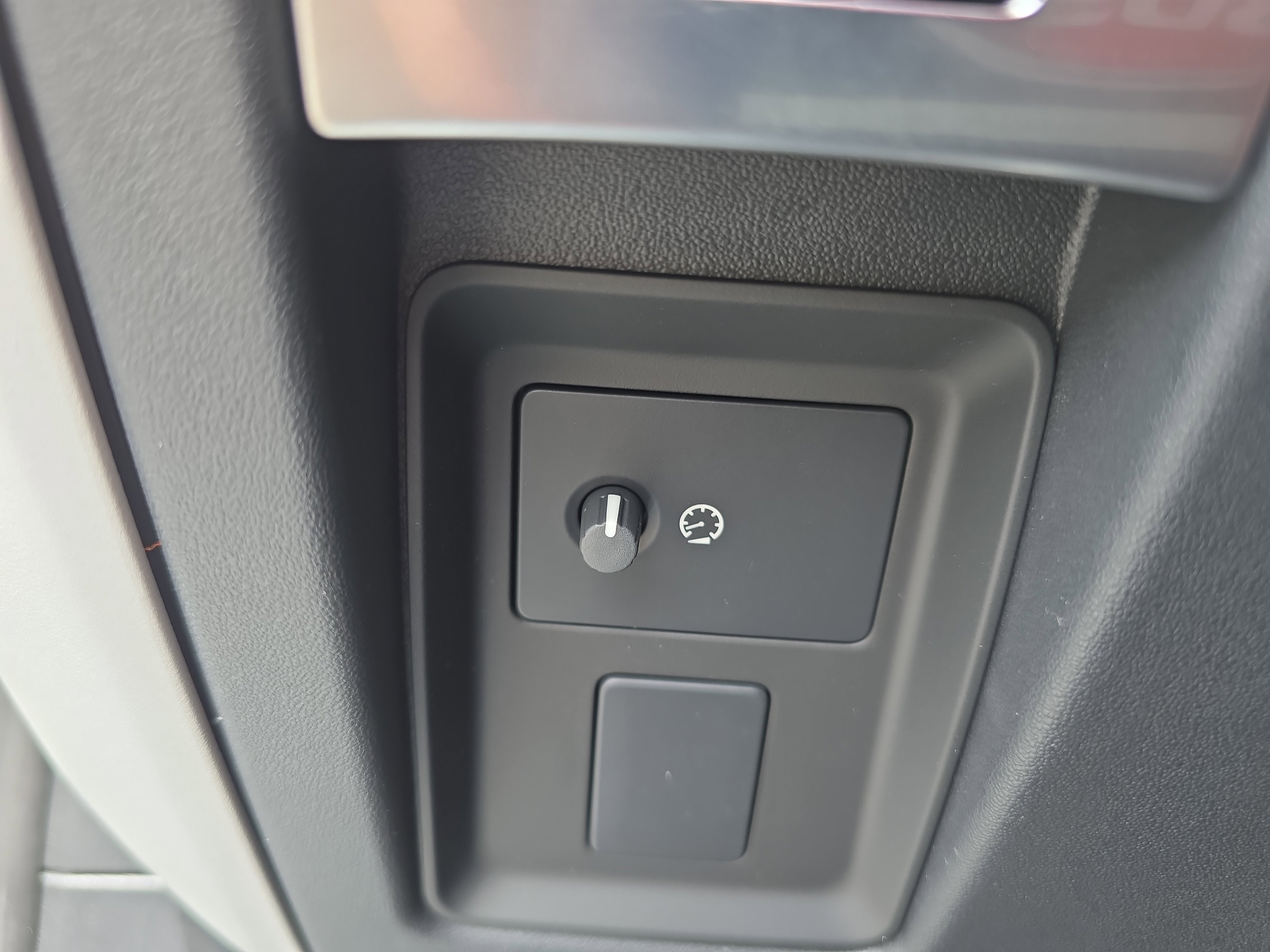 New 2026 Land Rover Defender 110 S image 25