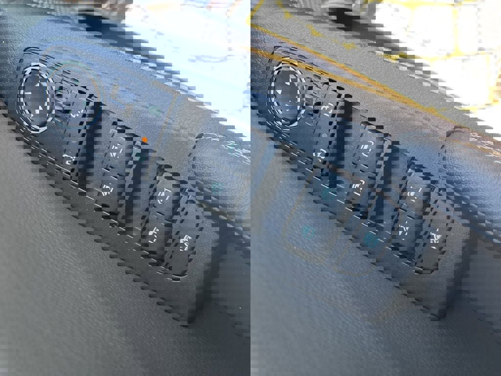 Used 2024 Kia Seltos EX image 12