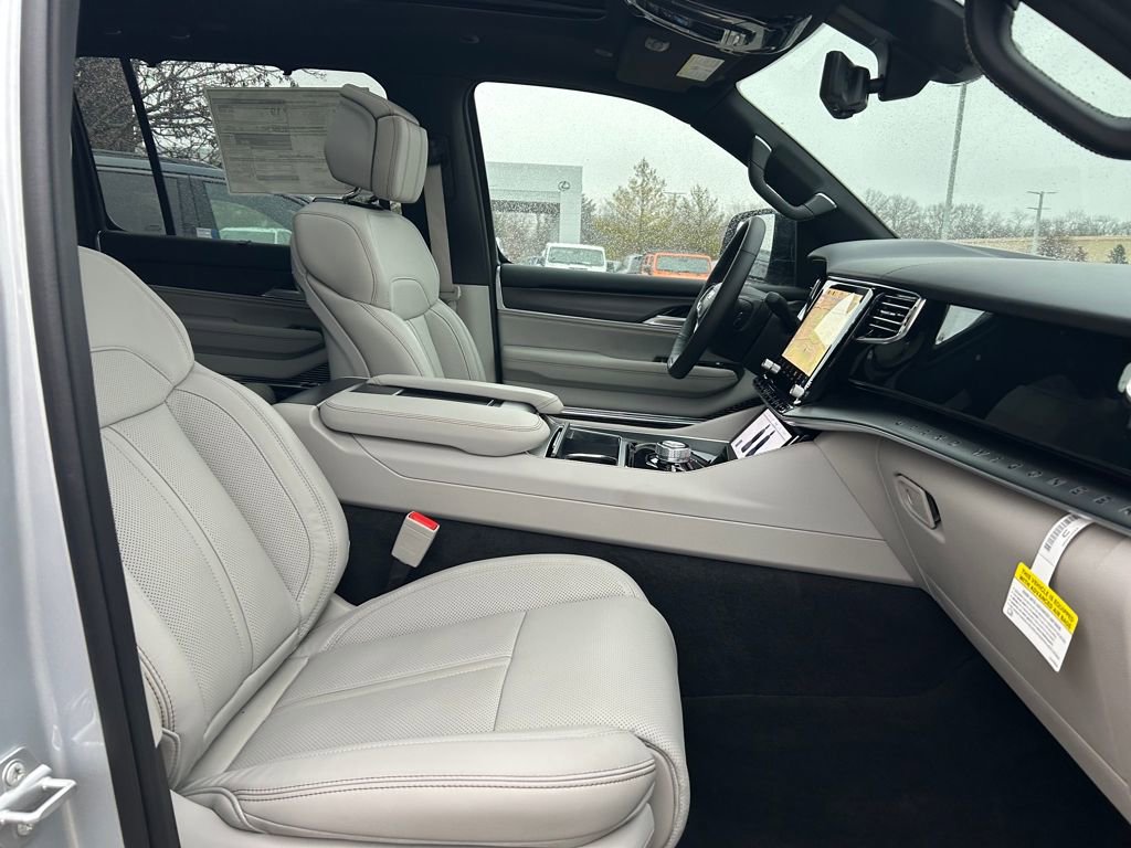 New 2026 Jeep Grand Wagoneer Summit w/ Premium Group III image 28