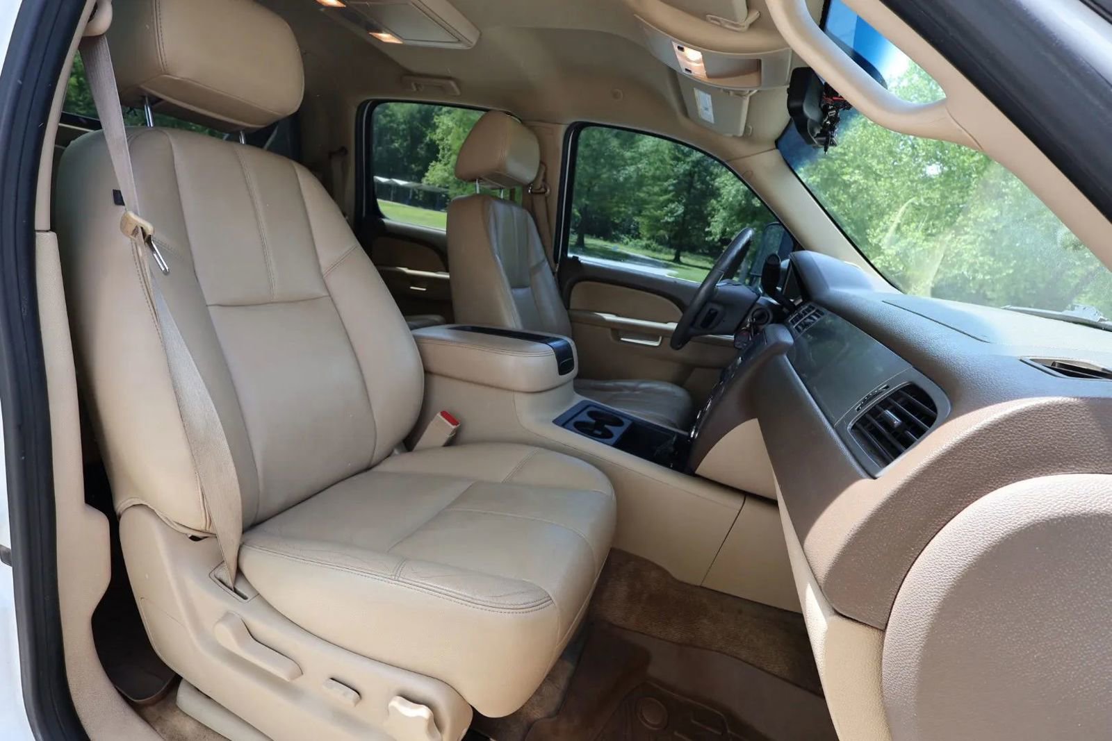 Used 2012 Chevrolet Avalanche LT w/ Suspension Package, Off-Road AWD/4WD image 17