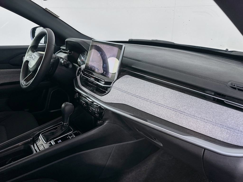 Used 2024 Jeep Compass Sport image 26