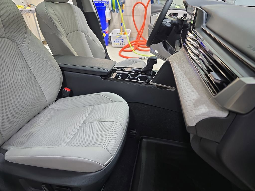 Used 2025 Toyota Camry XLE w/ Premium Plus Package image 12