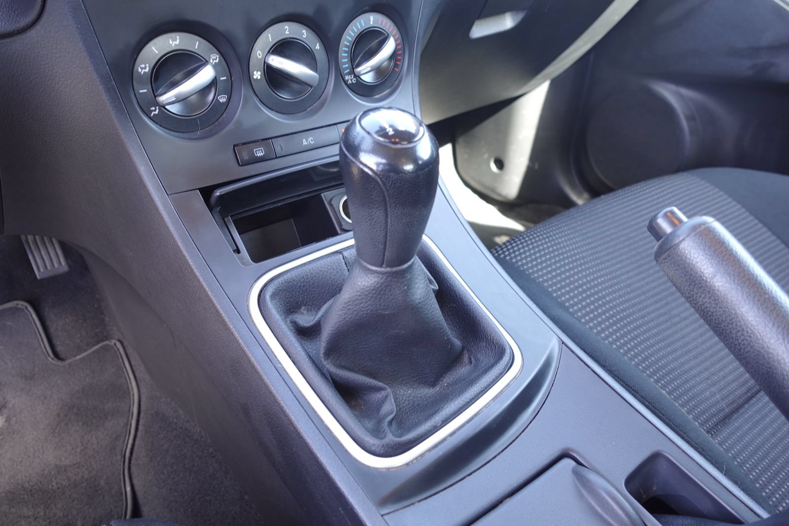 Used 2013 MAZDA MAZDA3 i SV FWD image 23