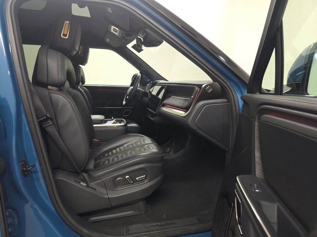Used 2024 Rivian R1S Adventure image 4