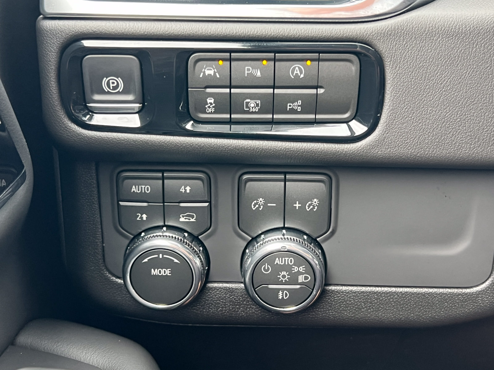 New 2026 GMC Yukon Elevation w/ LPO, Elevation Black Package AWD/4WD image 20