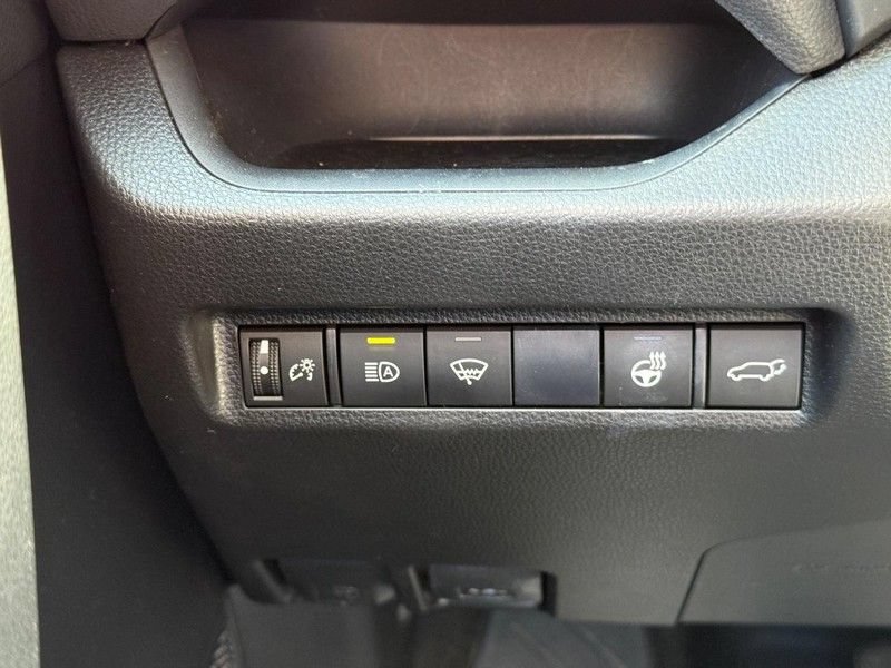Used 2020 Toyota RAV4 XLE Premium AWD/4WD image 29