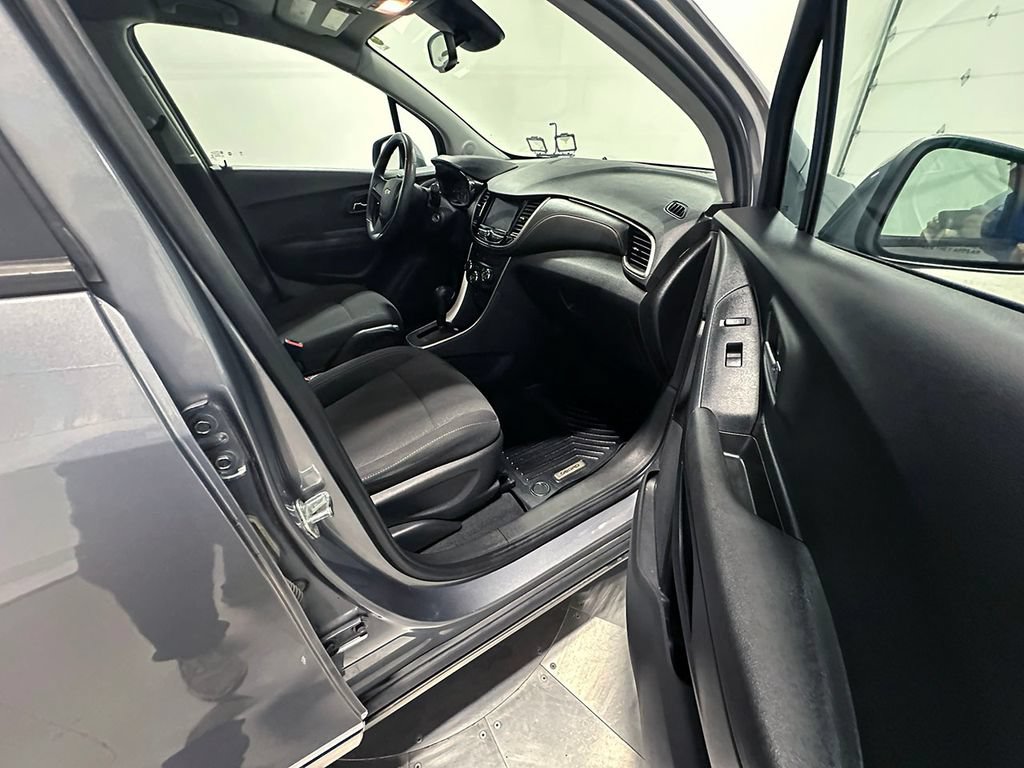 Used 2020 Chevrolet Trax LS FWD image 24