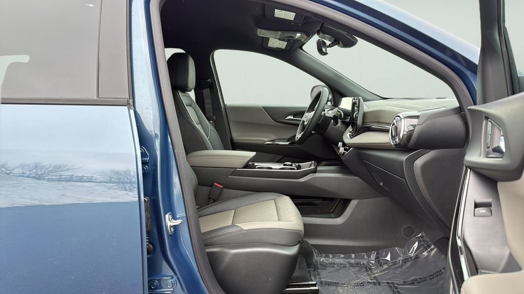 New 2026 Chevrolet Equinox LT w/ Convenience Package II image 11