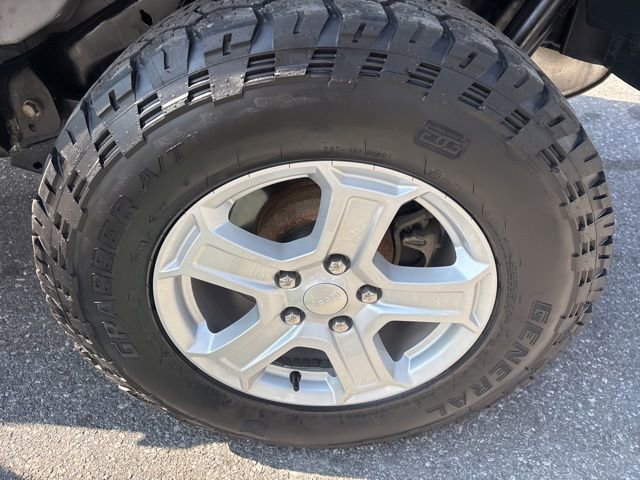 Used 2023 Jeep Wrangler Sport S image 16