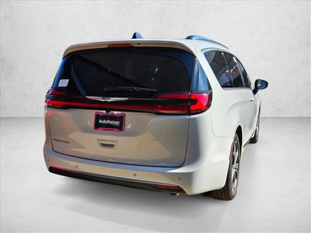 New 2026 Chrysler Pacifica Pinnacle image 2