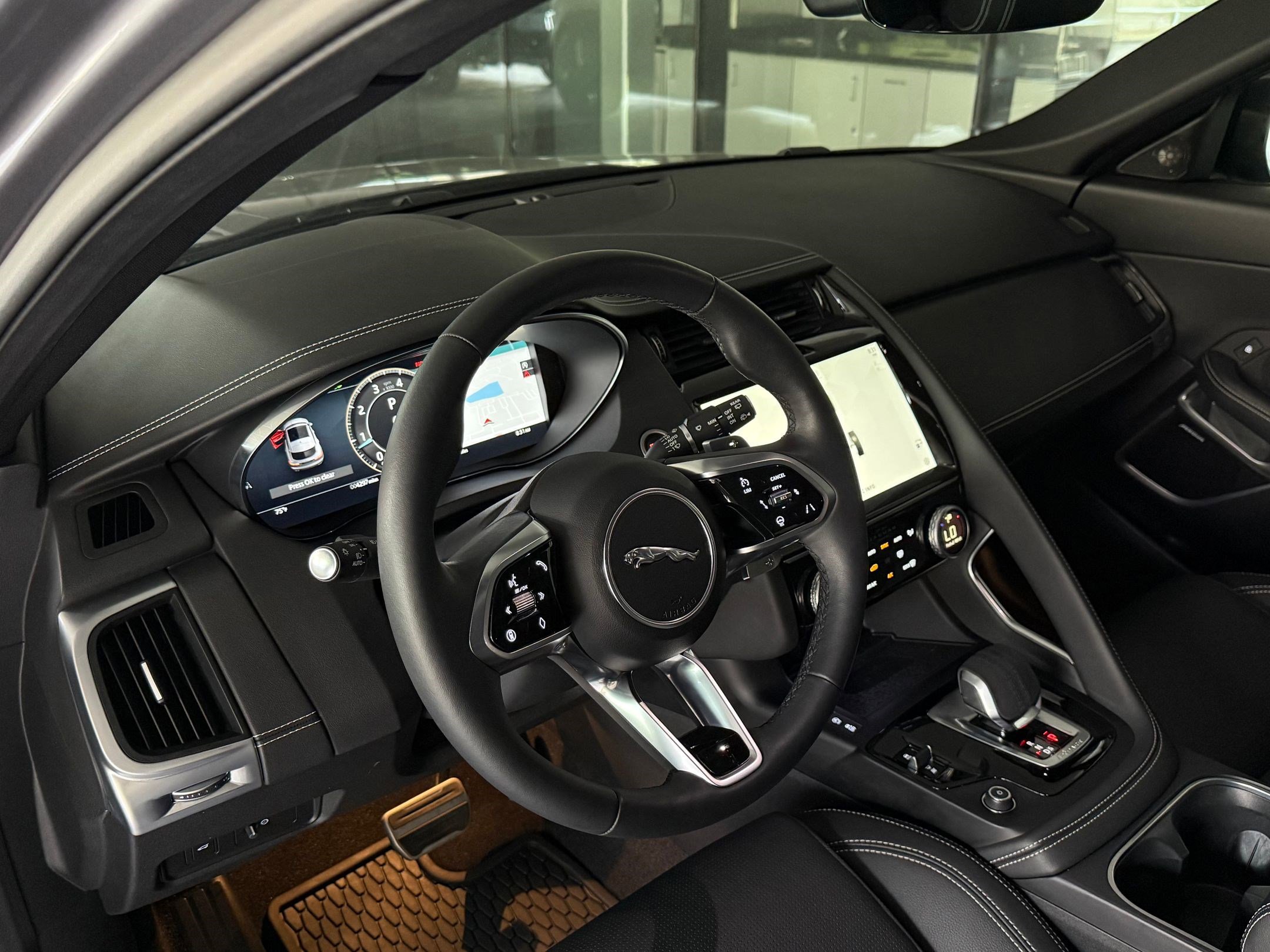Used 2024 Jaguar E-PACE R-Dynamic SE AWD/4WD image 4