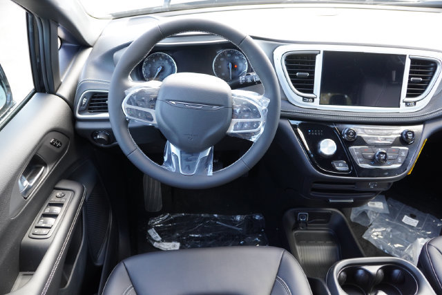 New 2027 Chrysler Pacifica Select AWD/4WD image 14