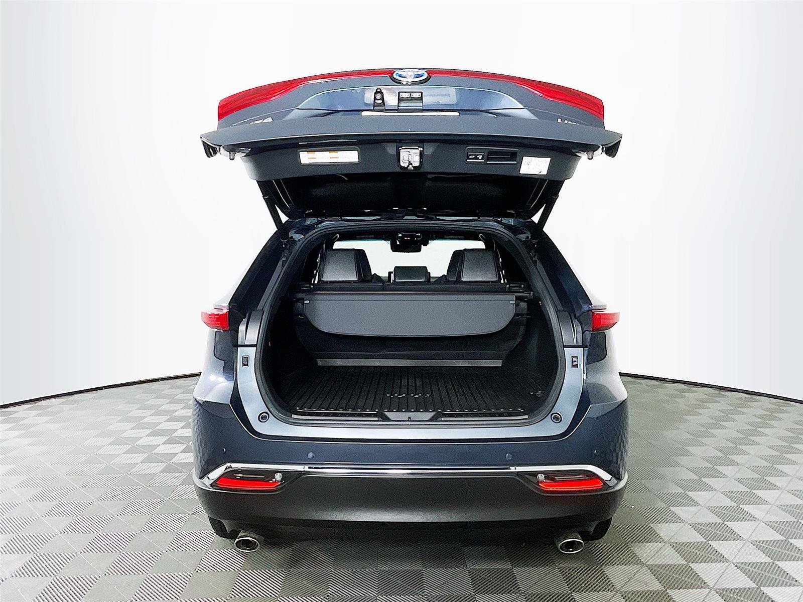 Used 2023 Toyota Venza Limited image 28