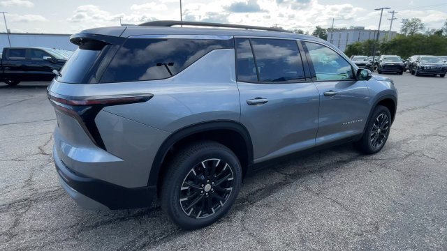 New 2026 Chevrolet Traverse LT w/ Sun and Wheel Package AWD/4WD image 2