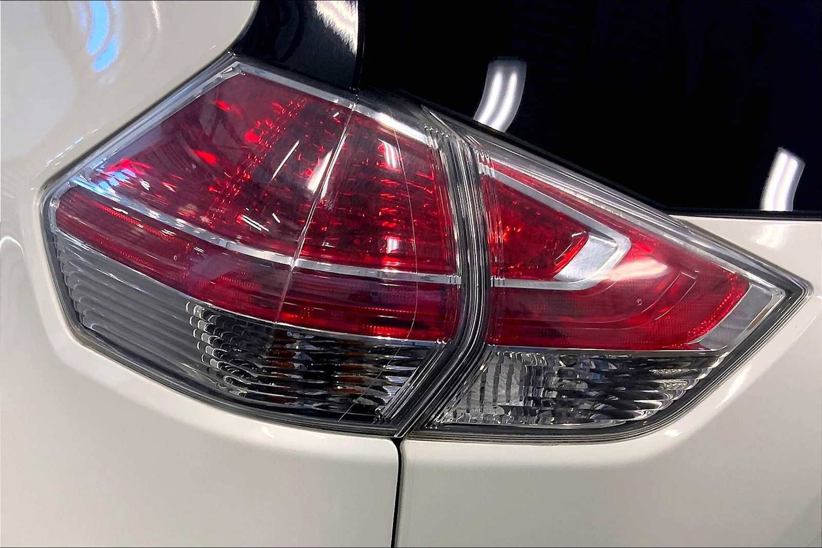 Used 2016 Nissan Rogue SL w/ SL Premium Package image 27