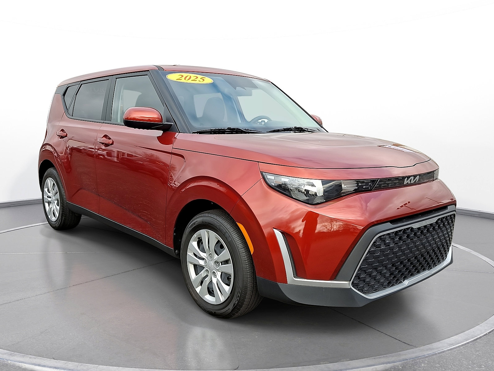 Used 2025 Kia Soul LX FWD image 1