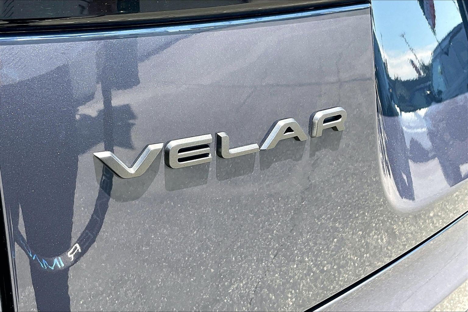 Certified 2025 Land Rover Range Rover Velar Dynamic SE AWD/4WD image 9