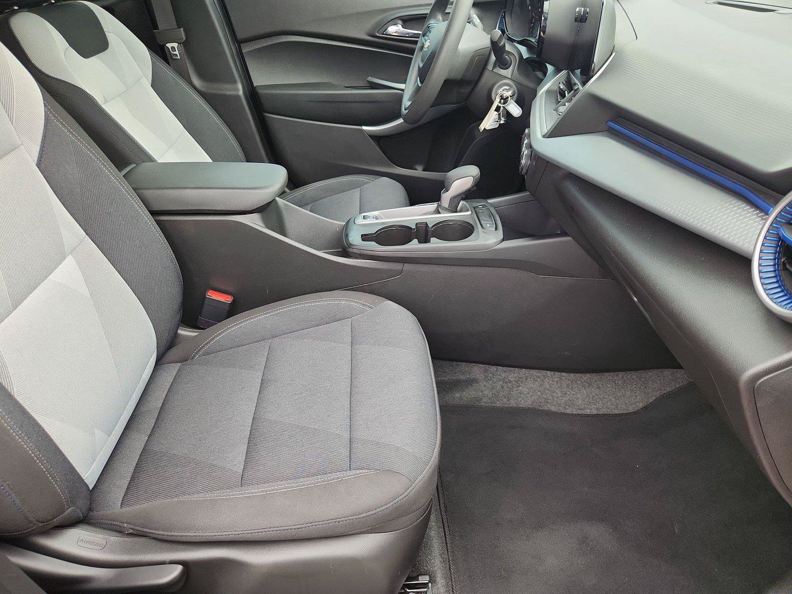 Certified 2025 Chevrolet Trax LS FWD image 24