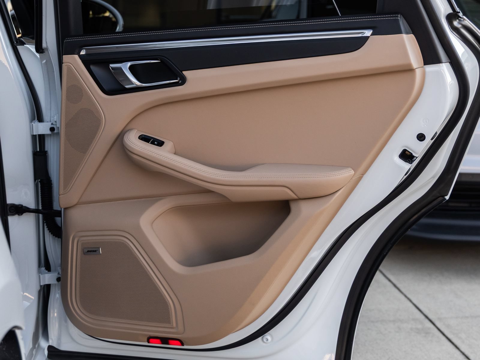 Certified 2026 Porsche Macan S AWD/4WD image 38
