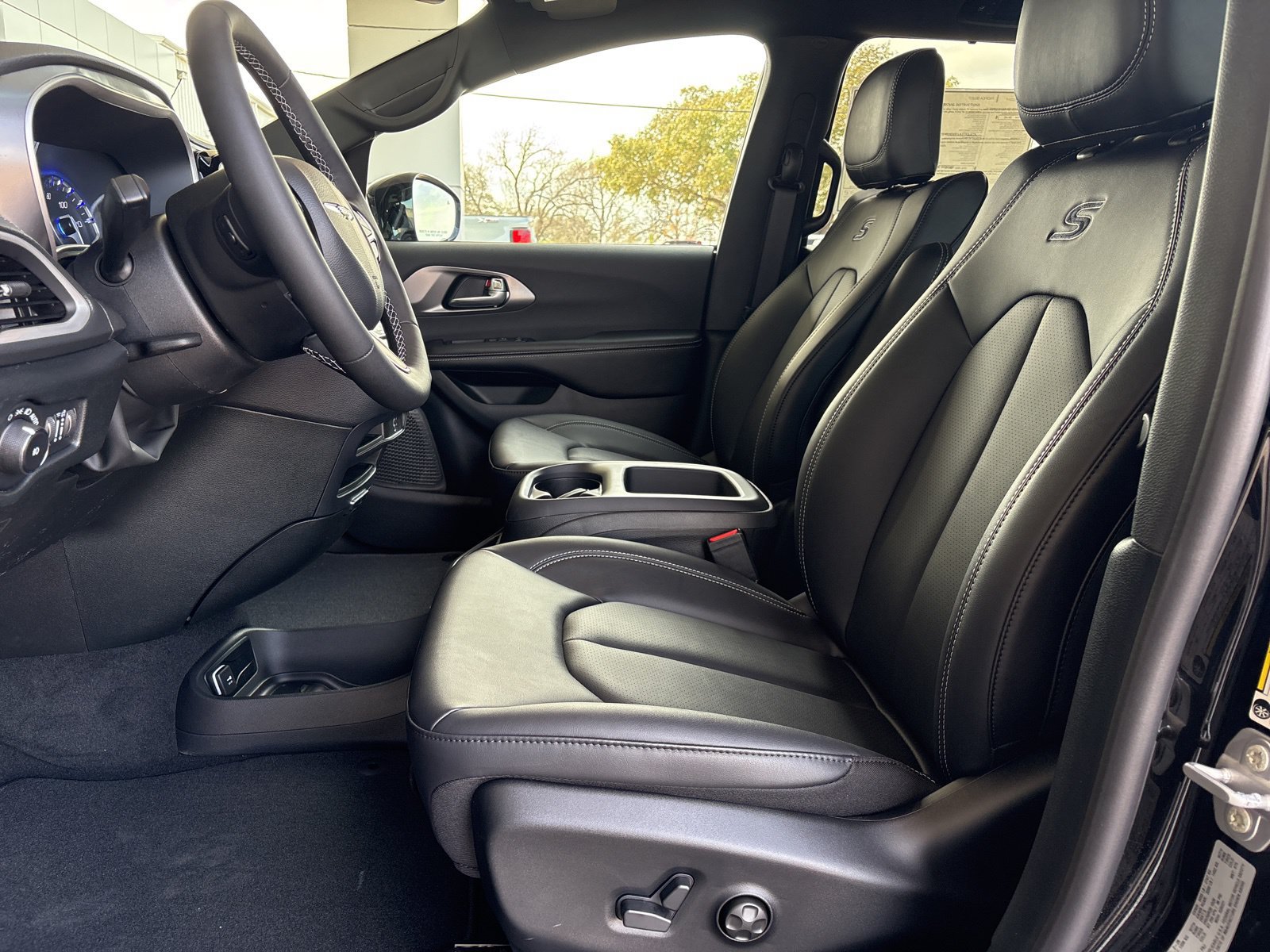 New 2026 Chrysler Pacifica Select w/ S Appearance Package FWD image 13