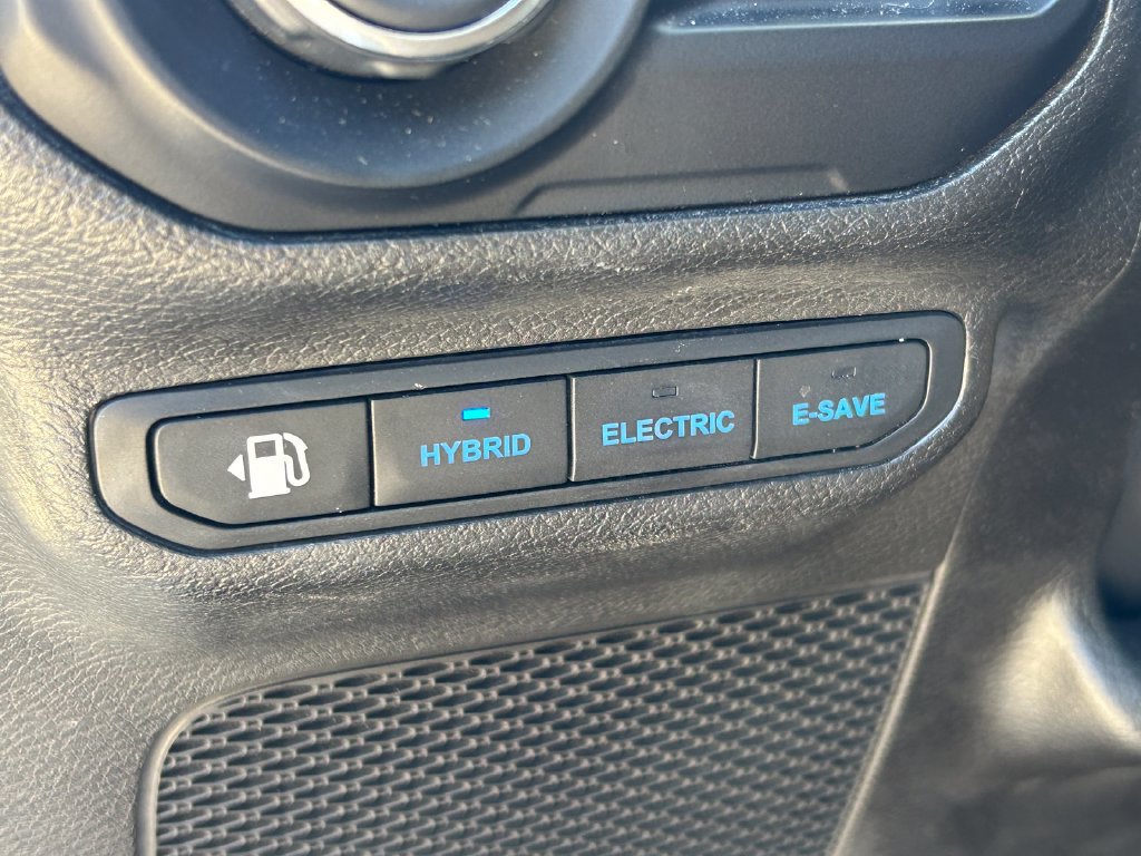 Used 2022 Jeep Wrangler Unlimited Sahara AWD/4WD image 27