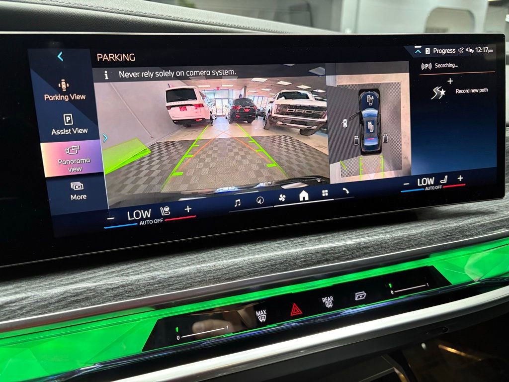 Used 2025 BMW 740i w/ Premium Package RWD image 22