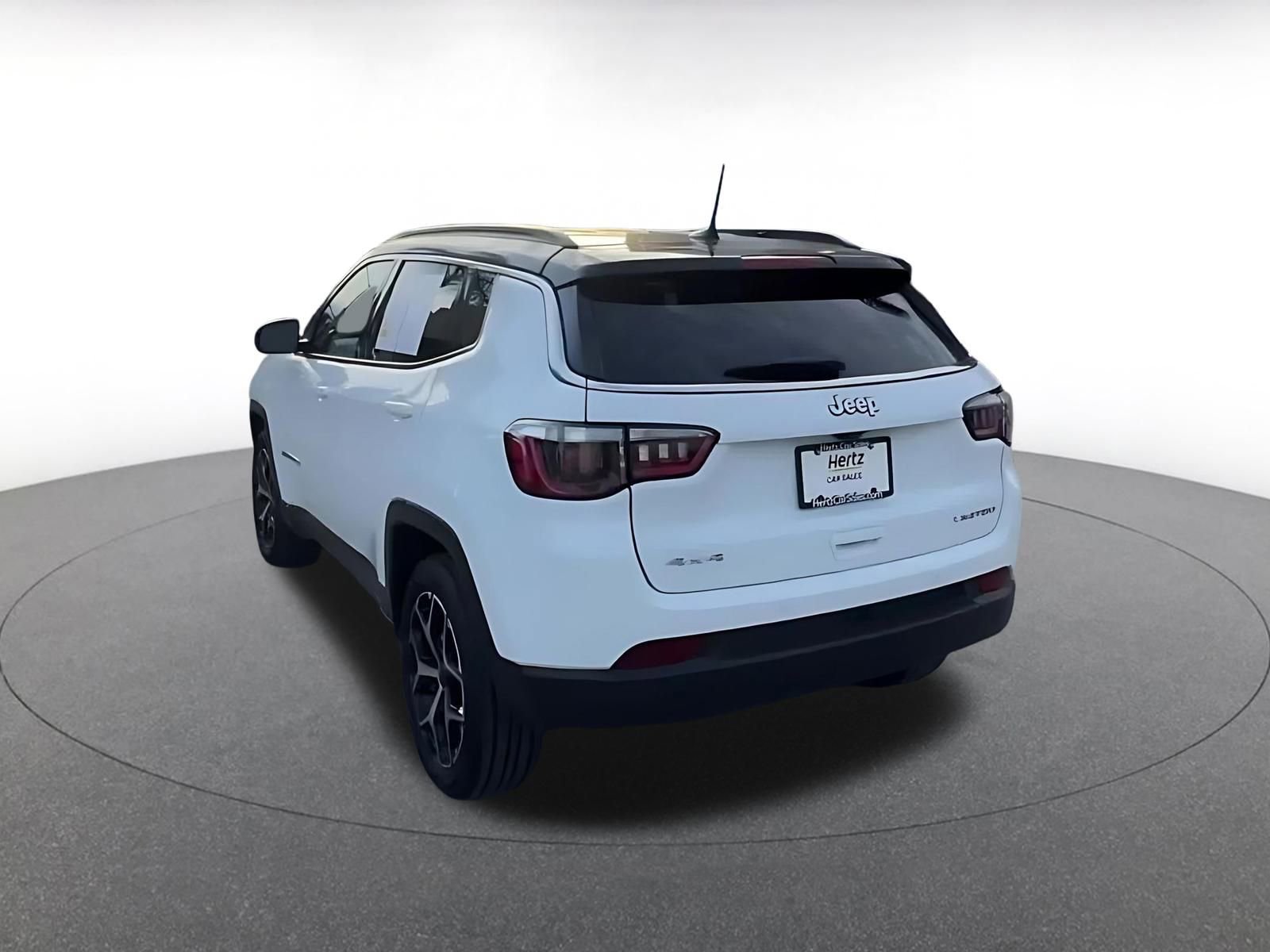 Used 2025 Jeep Compass Limited image 11