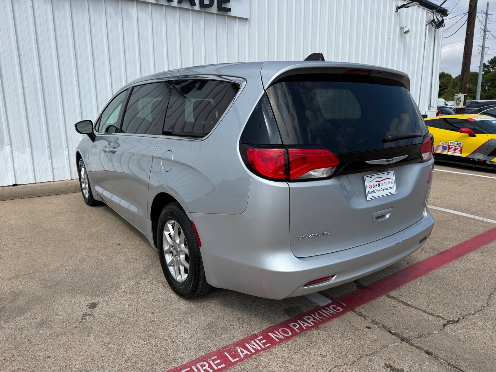 Used 2023 Chrysler Voyager LX FWD image 4
