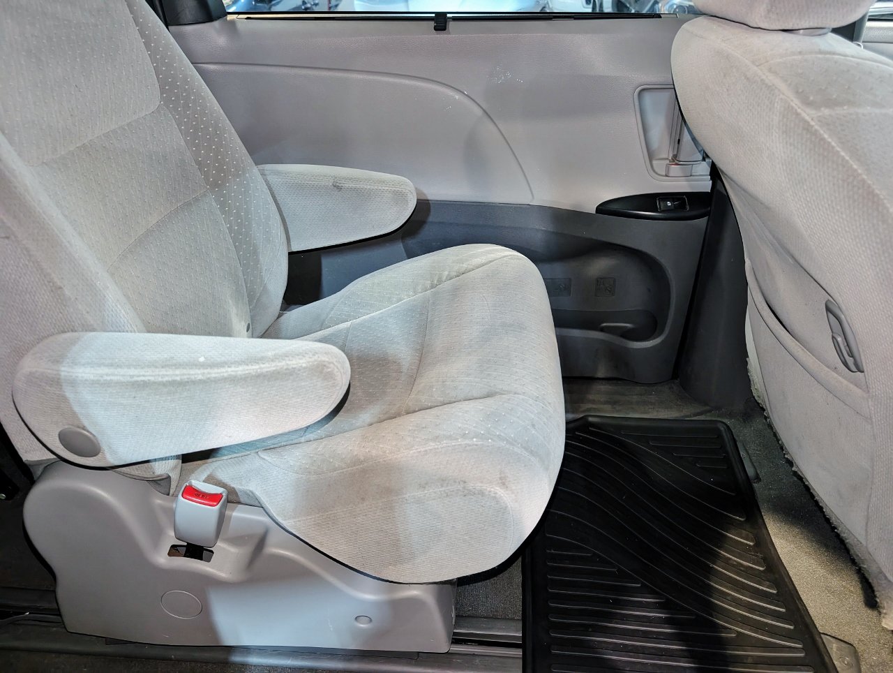 Used 2020 Toyota Sienna LE AWD/4WD image 26