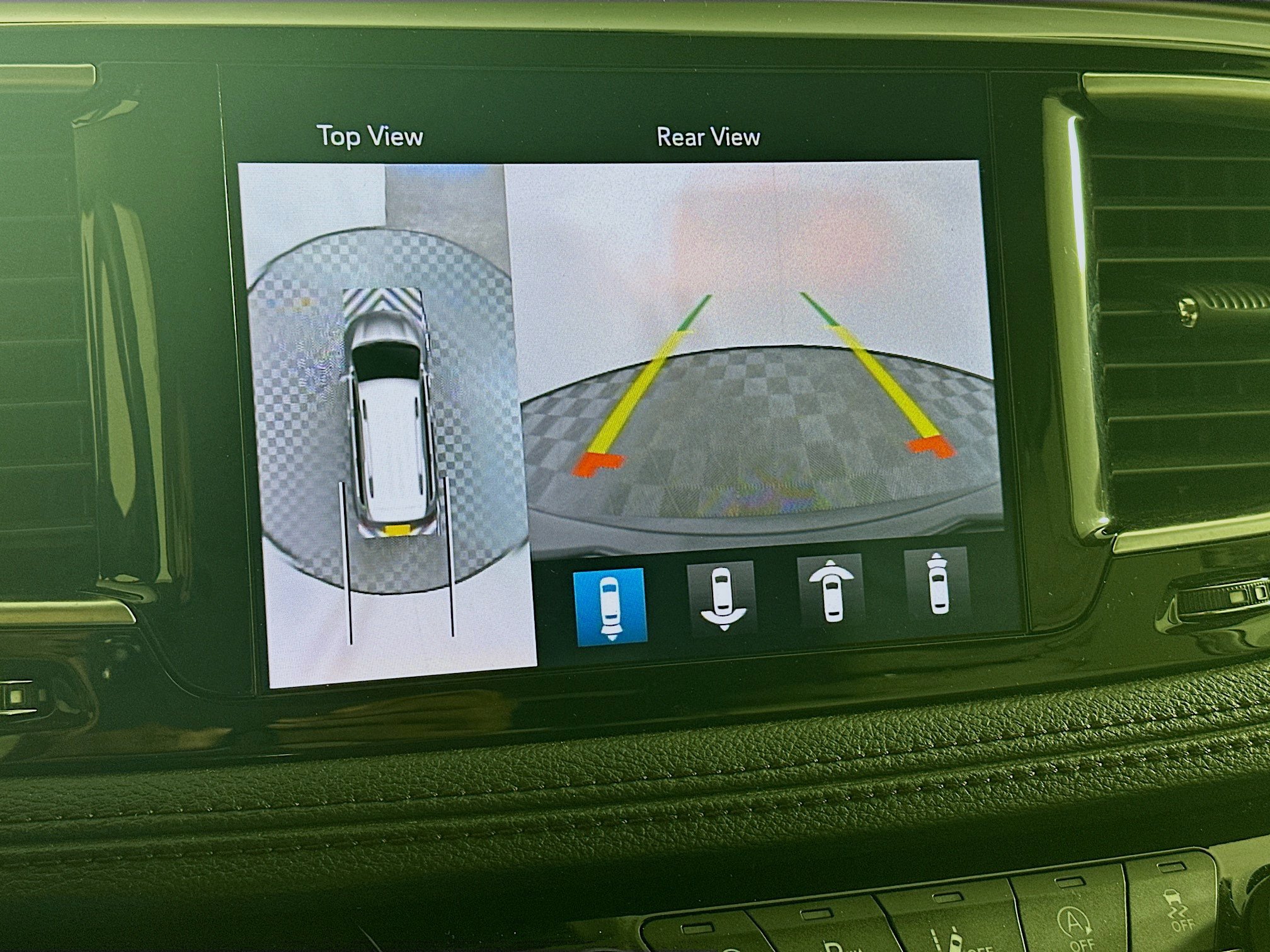 Used 2020 Chrysler Pacifica Limited w/ Advanced Safetytec Group FWD image 23