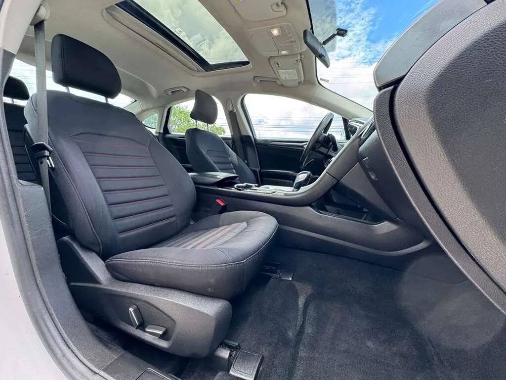 Used 2016 Ford Fusion SE FWD image 13