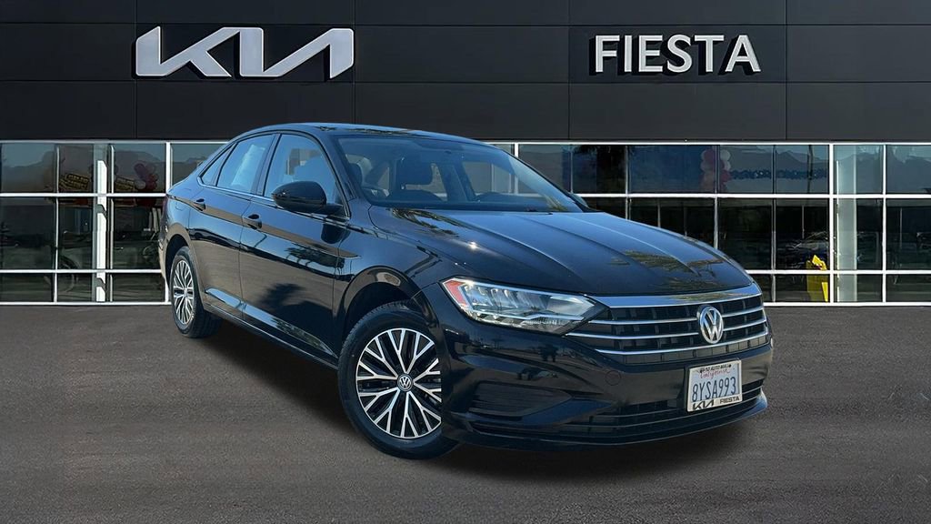 Used 2021 Volkswagen Jetta SE image 1