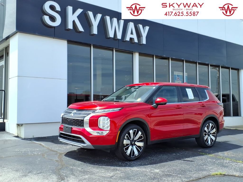 Used 2025 Mitsubishi Outlander SE