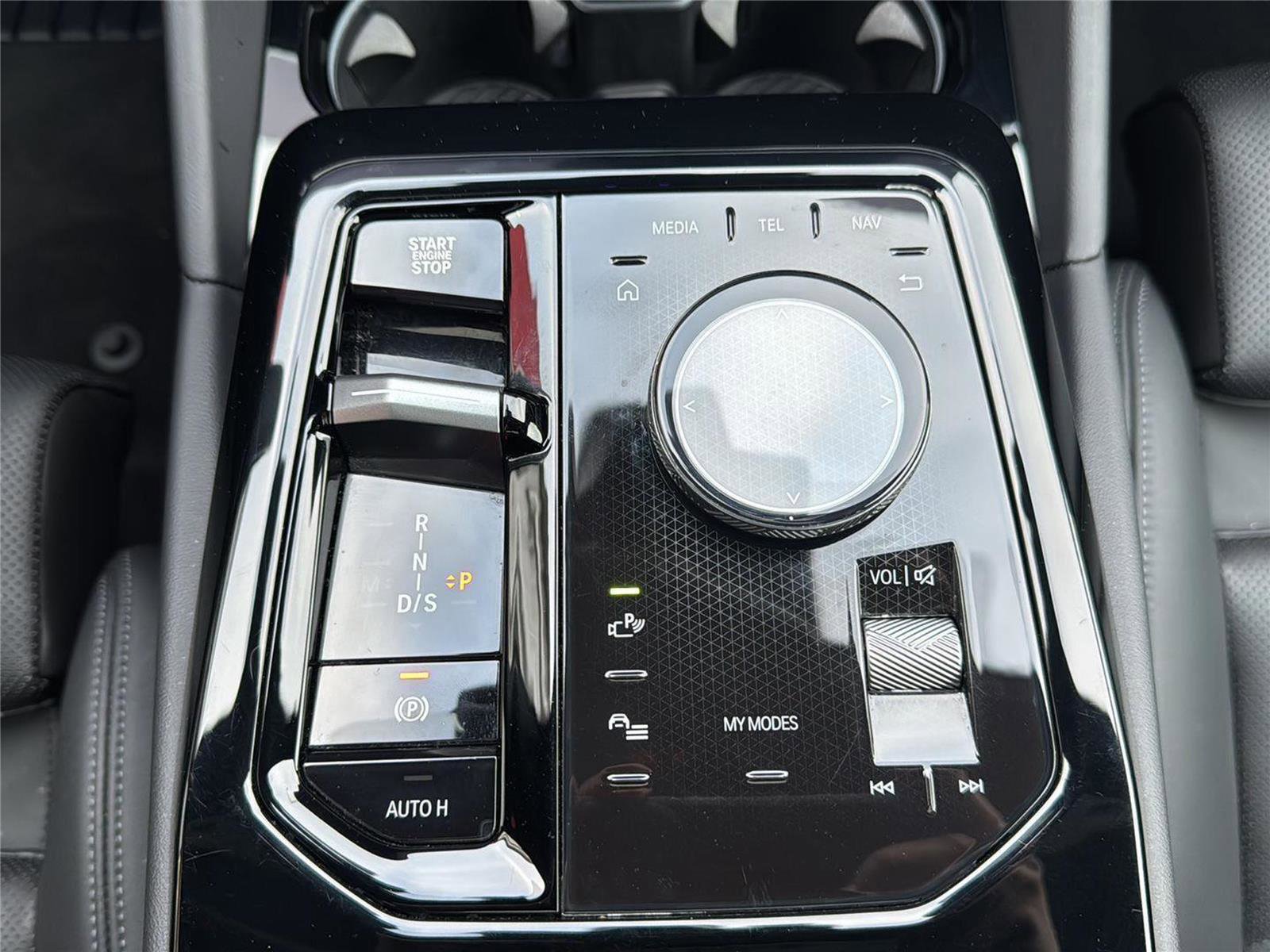 Used 2025 BMW 530i xDrive w/ Premium Package image 15