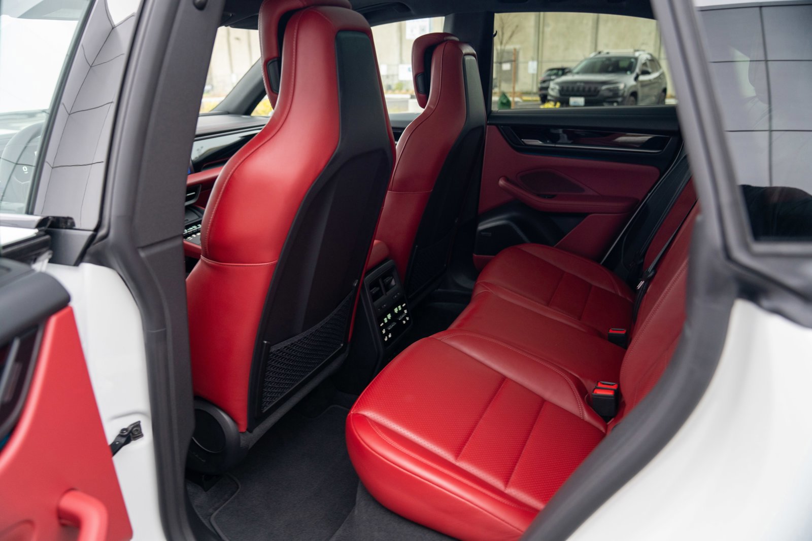 New 2026 Porsche Macan 4S Electric AWD/4WD image 23